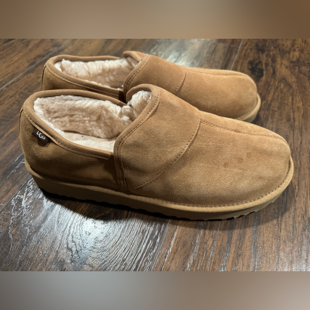 UGG Leisure Outdoor Suede
UGGplush Slipper Men Sz 13